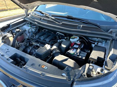 Used 2018 Ford Explorer XLT w/ Equipment Group 202A image 26