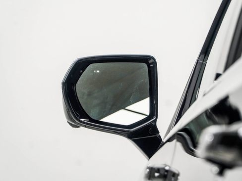 Used 2025 Chevrolet Suburban LT image 16