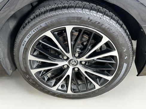 Used 2020 Toyota Camry SE image 11