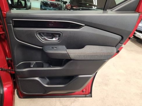 Used 2023 Honda Pilot Sport image 29