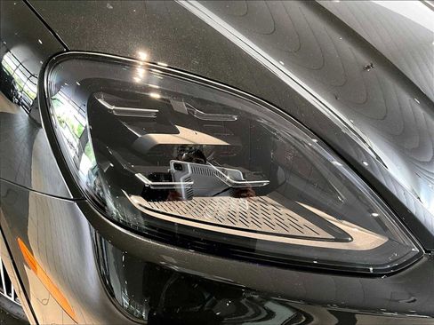 New 2026 Porsche Cayenne image 12