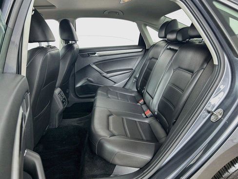 Used 2018 Volkswagen Passat 2.0T SE FWD image 24