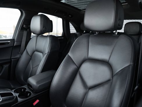 Used 2019 Porsche Macan S image 26