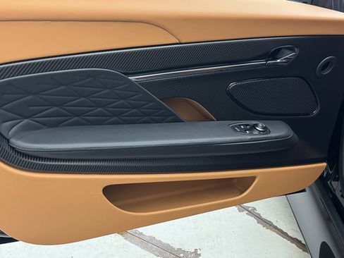Used 2025 Aston Martin DB12 image 17