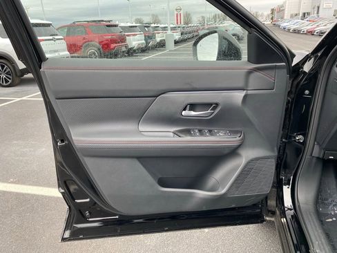 New 2025 Nissan Kicks SR image 12