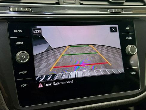 Used 2024 Volkswagen Tiguan SE image 13
