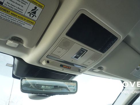 Used 2025 Land Rover Discovery Sport S image 16