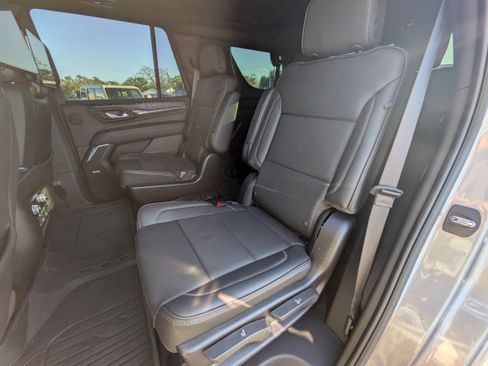 Used 2024 GMC Yukon Denali w/ Advanced Technology Package image 14