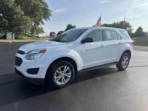 Used 2017 Chevrolet Equinox LS AWD/4WD image 2