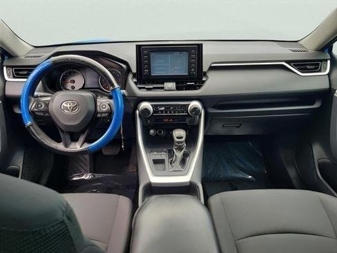Used 2019 Toyota RAV4 LE FWD image 20