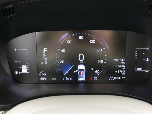 Used 2019 Volvo XC60 T6 Momentum w/ Premium Package image 15