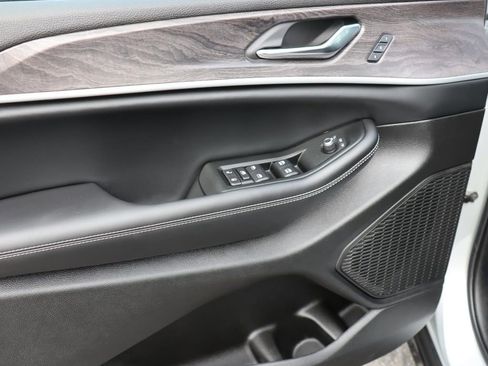 New 2024 Jeep Grand Cherokee L Limited w/ Luxury Tech Group II image 19