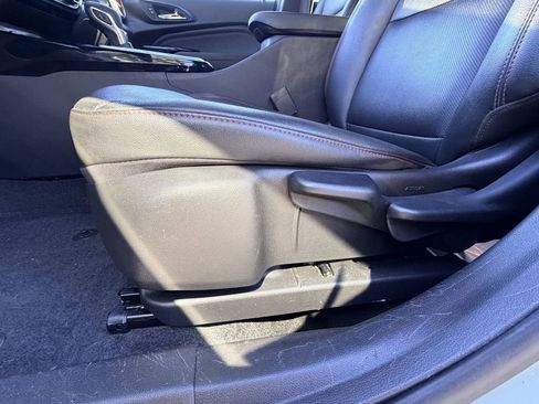 Certified 2024 Chevrolet Trax RS w/ Sunroof Package image 23