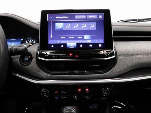 Used 2023 Jeep Compass Latitude image 32