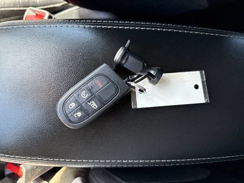 Used 2019 Jeep Cherokee Limited AWD/4WD image 29