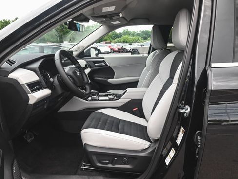 New 2025 Mitsubishi Outlander SE image 27