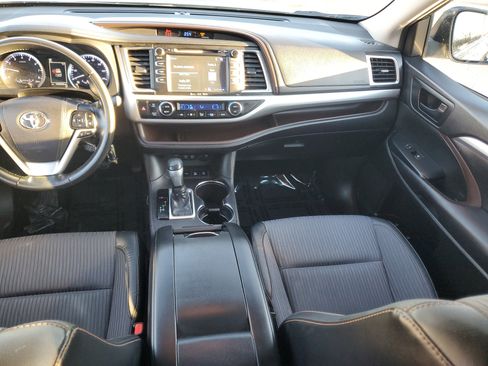 Used 2017 Toyota Highlander Plus image 33