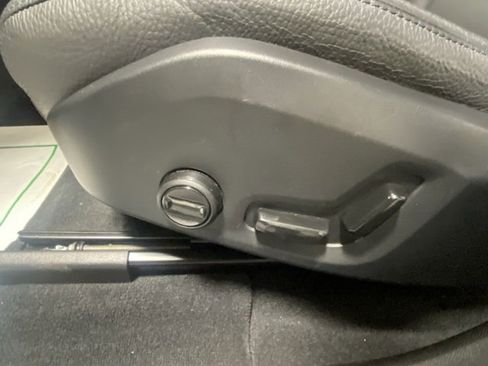 Certified 2025 Volvo XC60 B5 Plus image 12