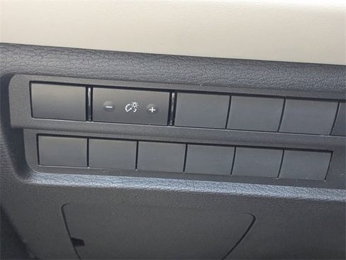 New 2025 Mitsubishi Outlander SE image 24