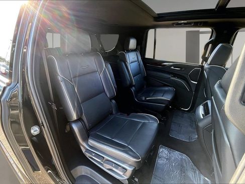 Used 2023 Cadillac Escalade ESV Premium Luxury AWD/4WD image 29