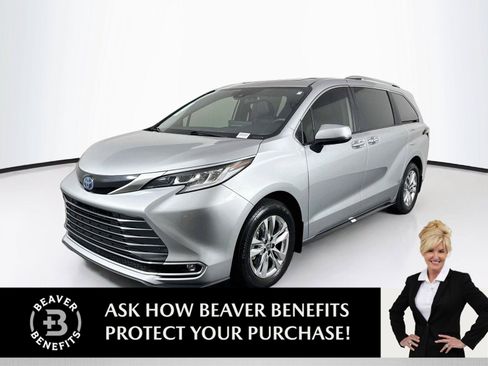 Certified 2025 Toyota Sienna Limited FWD image 1