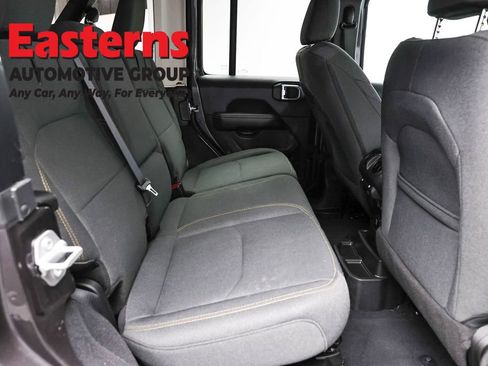 Used 2025 Jeep Wrangler Unlimited Sahara image 22