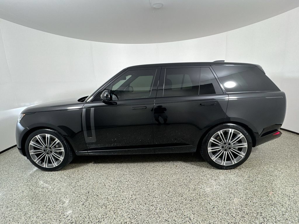 Used 2024 Land Rover Range Rover SE AWD/4WD image 5