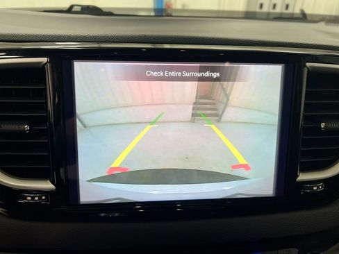 Used 2023 Chrysler Pacifica Touring-L FWD image 15