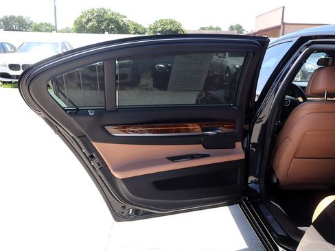 Used 2014 BMW 750Li xDrive AWD/4WD image 35
