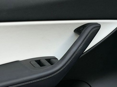 Used 2022 Tesla Model Y Long Range image 26