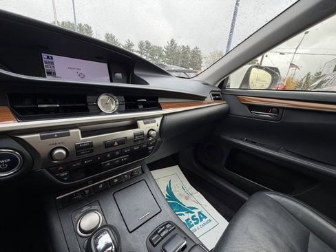 Used 2013 Lexus ES 300h image 25