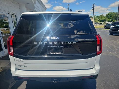 Used 2025 Ford Expedition Active AWD/4WD image 5
