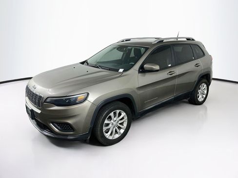 Used 2021 Jeep Cherokee Latitude FWD image 3