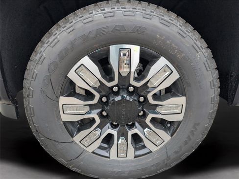 New 2026 GMC Sierra 2500 Denali w/ Denali Reserve Package image 9