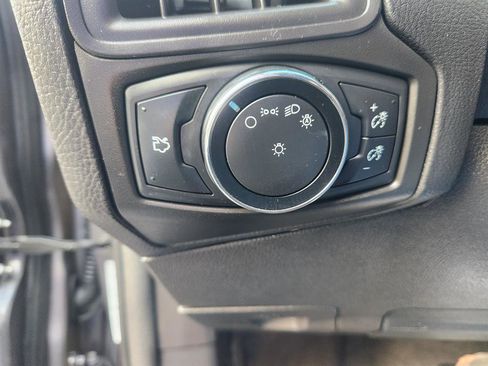 Used 2014 Ford Focus SE image 25