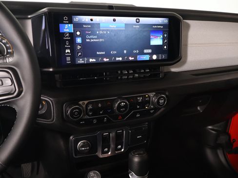Used 2025 Jeep Wrangler Sport AWD/4WD image 5