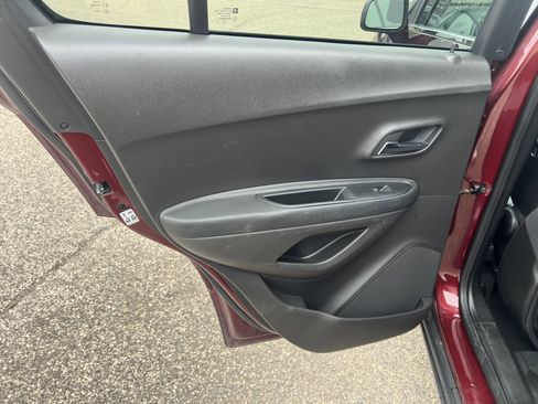 Used 2017 Chevrolet Trax LT w/ Driver Confidence Package image 11