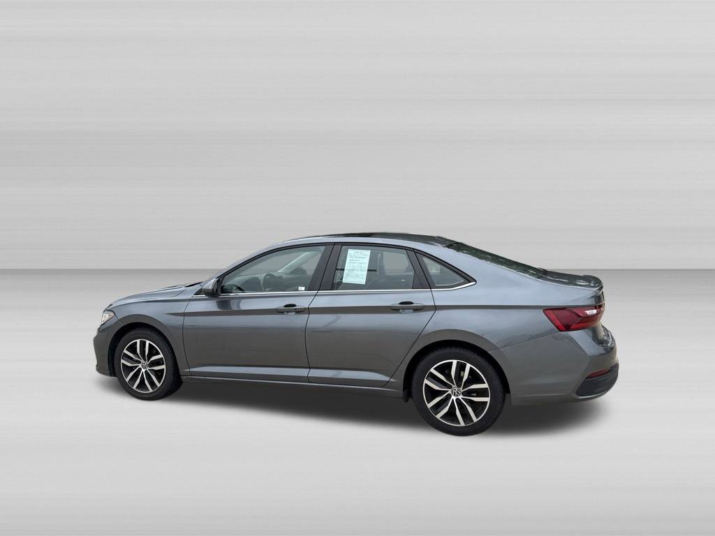 Used 2025 Volkswagen Jetta SE FWD image 8