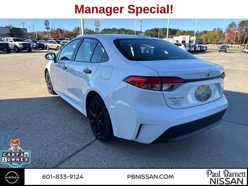 Used 2024 Toyota Corolla LE image 2