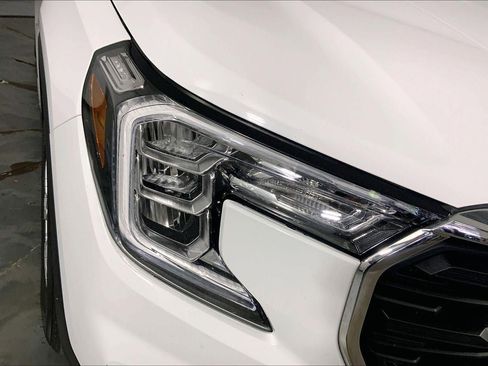 Used 2024 GMC Terrain SLE FWD image 28