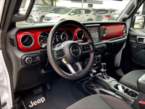 Used 2023 Jeep Wrangler Unlimited Rubicon AWD/4WD image 16