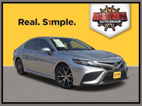 Used 2024 Toyota Camry SE image 1