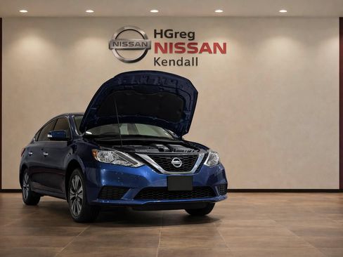 Used 2019 Nissan Sentra SV w/ Special Edition Package FWD image 2