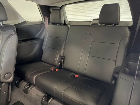 Used 2020 Chevrolet Traverse LT w/ LT Premium Package AWD/4WD image 25
