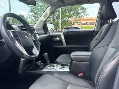 Used 2017 Toyota 4Runner SR5 Premium AWD/4WD image 2
