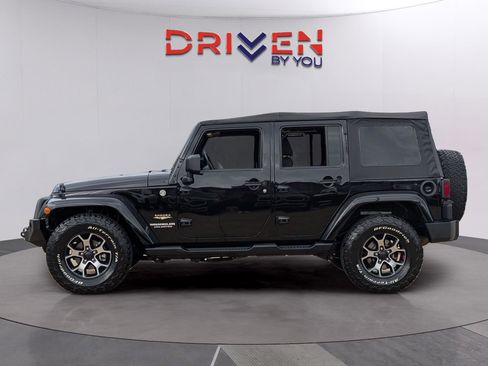 Used 2015 Jeep Wrangler Unlimited Sahara w/ Connectivity Group image 7