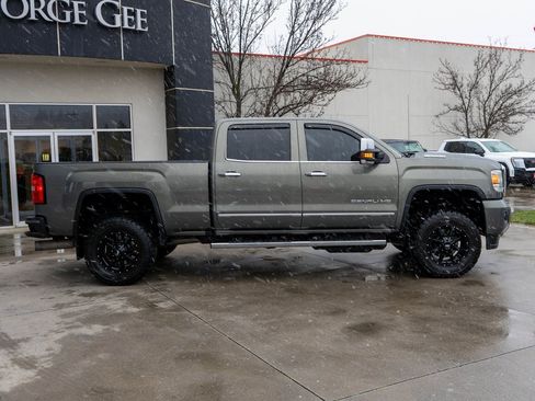 Used 2018 GMC Sierra 2500 Denali image 8
