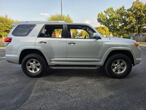 Used 2010 Toyota 4Runner SR5 RWD image 8