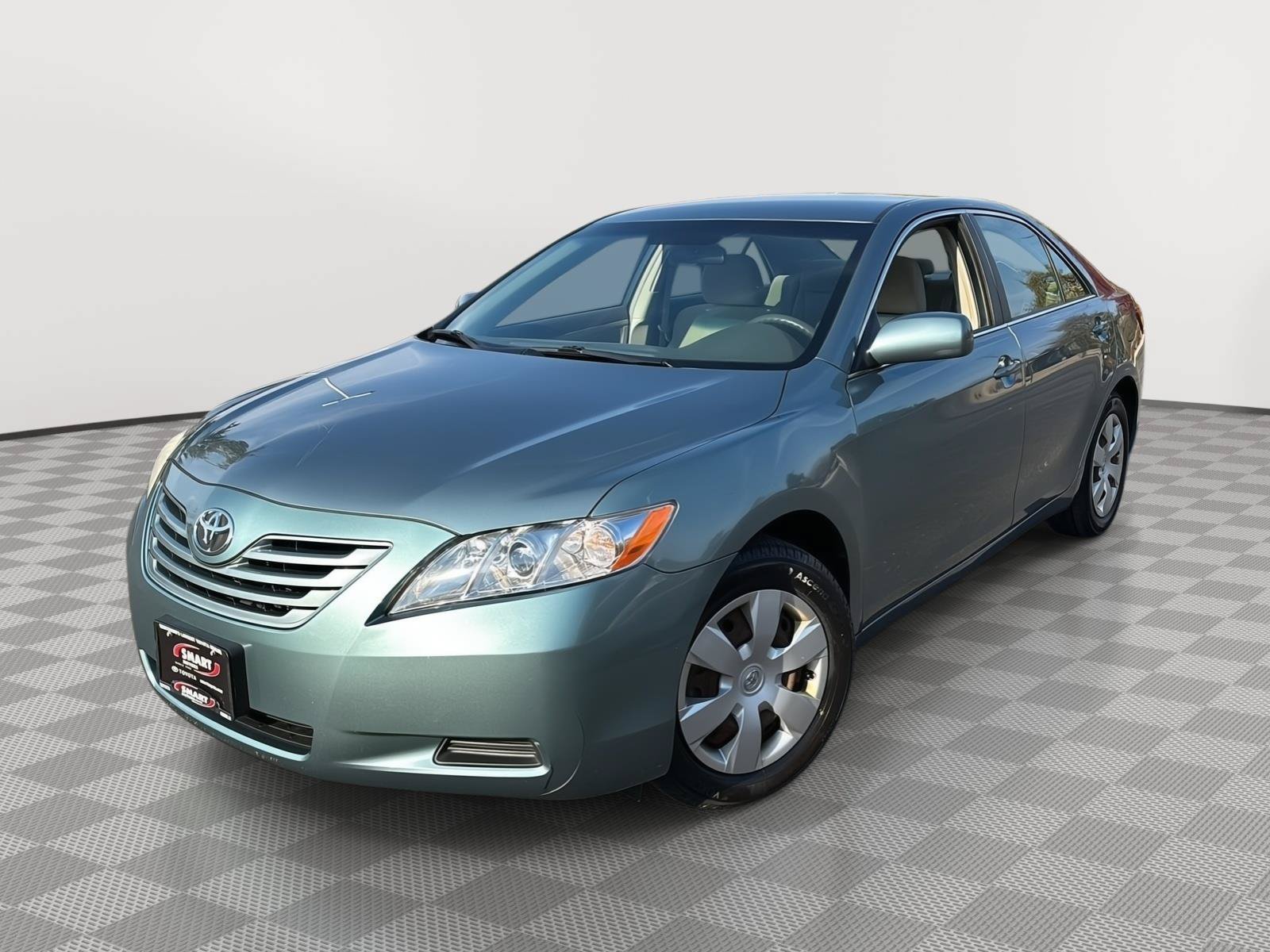 Used 2009 Toyota Camry LE FWD image 1