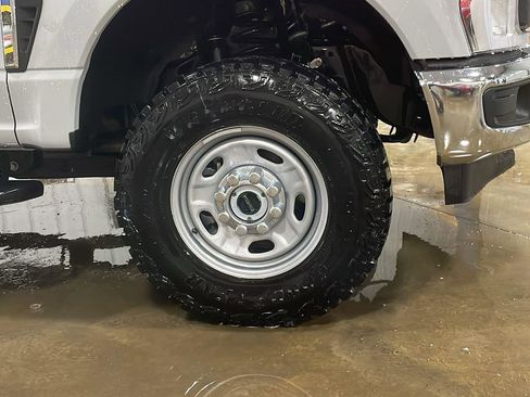 New 2026 Ford F250 XL w/ XL Off-Road Package image 4